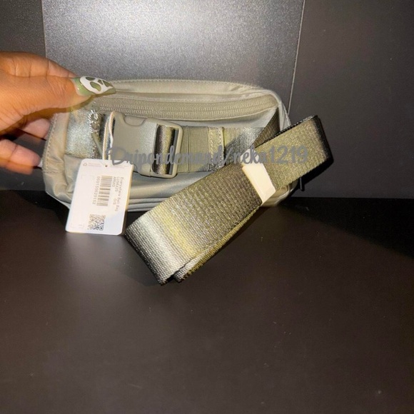 lululemon everywhere belt bag bronze green Crossbody 1L Keep them close in this versatile belt bag that helps you get out the door and on to your next adventure. Lululemon Light Green everywhere Belt